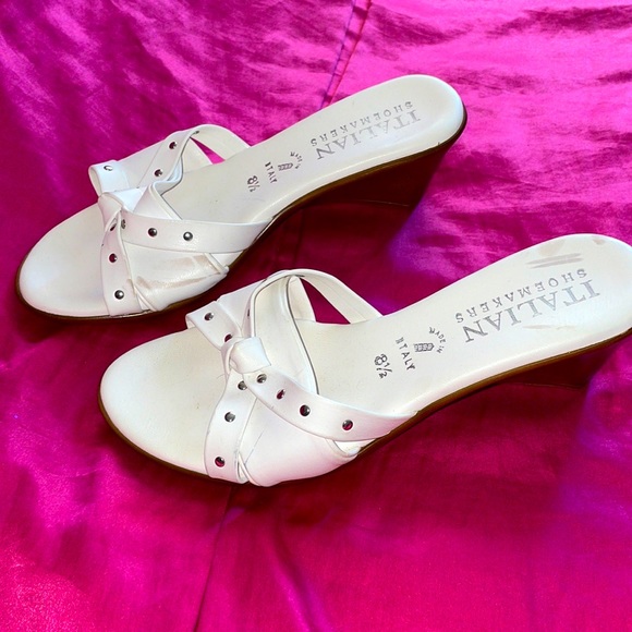 Italian Shoemakers Shoes - Italian Shoemakers White Wedge Sandals 🤍